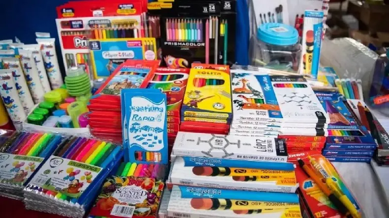 Imagen de La canasta escolar adaptada vale hasta cinco veces m&aacute;s que la com&uacute;n