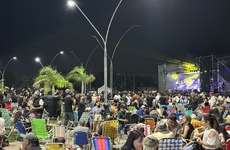 Imagen de Carnaval en la Rotonda: la 4ta edici&oacute;n tuvo a Mario Pereyra, feriantes, shows musicales y mucha espuma