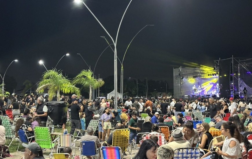 Imagen de Carnaval en la Rotonda: la 4ta edici&oacute;n tuvo a Mario Pereyra, feriantes, shows musicales y mucha espuma