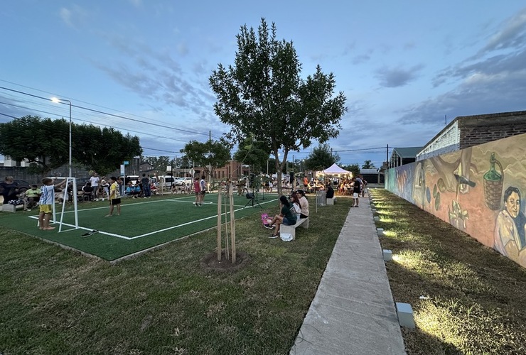 Imagen de Reinauguraci&oacute;n de la plaza Italia: juegos nuevos, un mural y cancha de f&uacute;tbol
