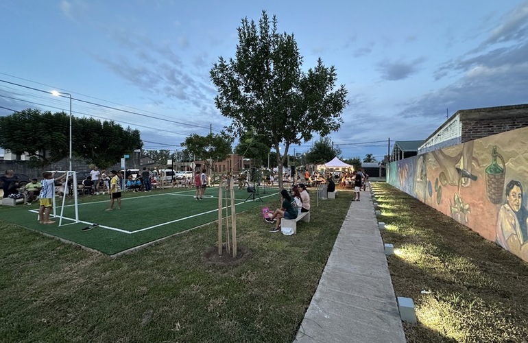 Imagen de Reinauguraci&oacute;n de la plaza Italia: juegos nuevos, un mural y cancha de f&uacute;tbol