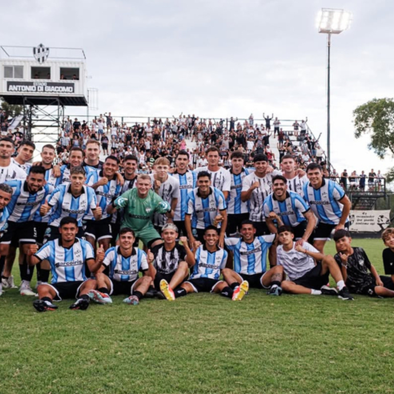Imagen de Uni&oacute;n va por todo: clasific&oacute; a 4tos de Final en Copa Federaci&oacute;n y entr&oacute; a la Copa Santa Fe 2026