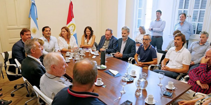 Imagen de Paritarias en Santa Fe: los médicos aceptaron la propuesta salarial del Gobierno provincial Imagen de Paritarias en Santa Fe: los médicos aceptaron la propuesta salarial del Gobierno provincial