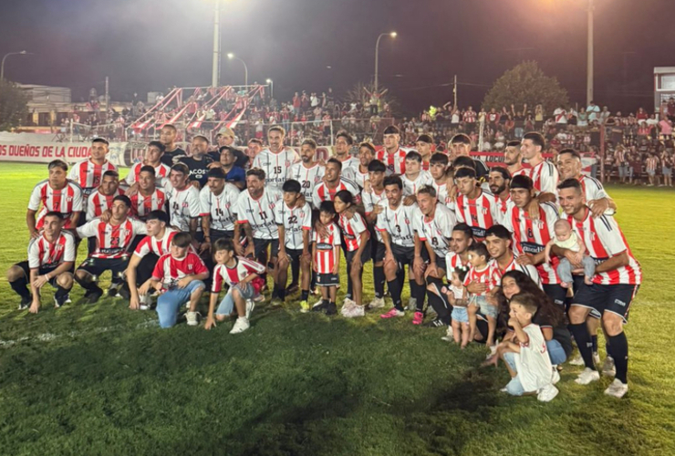 Imagen de Vangioni tuvo su partido bienvenida en Riberas con amigos y leyendas del f&uacute;tbol argentino