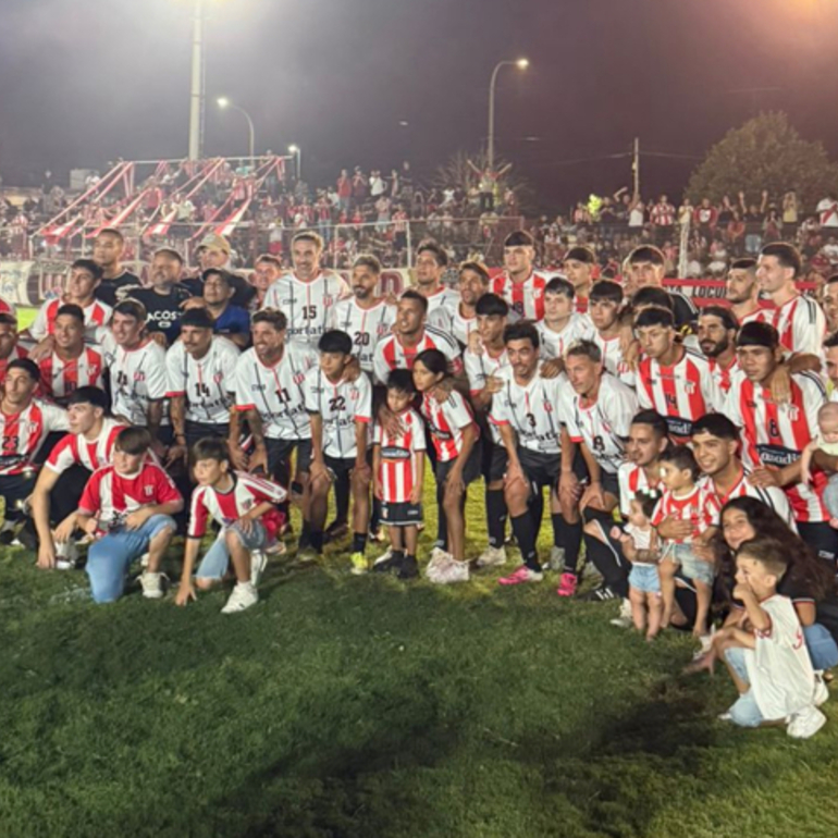 Imagen de Vangioni tuvo su partido bienvenida en Riberas con amigos y leyendas del f&uacute;tbol argentino