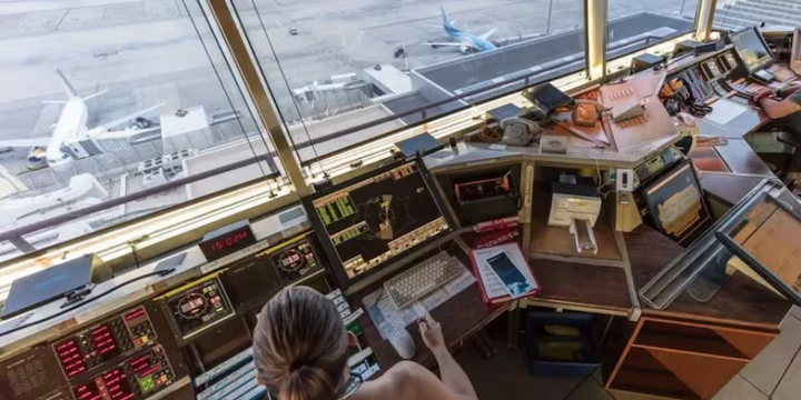 Imagen de Vuelos en alerta: controladores a&eacute;reos inician un cronograma de paros por reclamos salariales