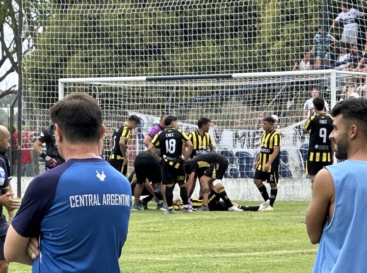 Imagen de La Final de la 'S&uacute;per Copa' entre Central Argentino y Empalme Central se suspendi&oacute; por una agresi&oacute;n a un jugador 'canalla'