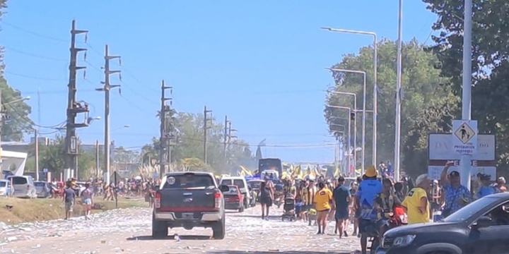 Imagen de Hinchas Canallas coparon el predio de Arroyo Seco y no faltaron las quejas