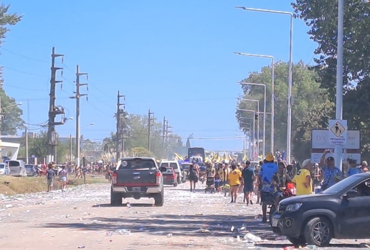 Imagen de Hinchas Canallas coparon el predio de Arroyo Seco y no faltaron las quejas