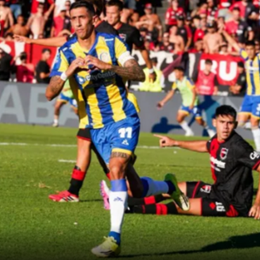 &Aacute;ngel Di Mar&iacute;a volvi&oacute; a poner el coraz&oacute;n y su jerarqu&iacute;a para que Central vuelva a quedarse con el cl&aacute;sico. Foto: Celina Mutti Lovera.