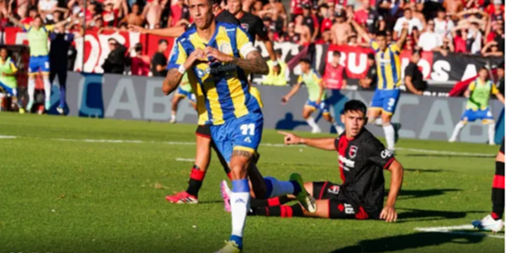 &Aacute;ngel Di Mar&iacute;a volvi&oacute; a poner el coraz&oacute;n y su jerarqu&iacute;a para que Central vuelva a quedarse con el cl&aacute;sico. Foto: Celina Mutti Lovera.