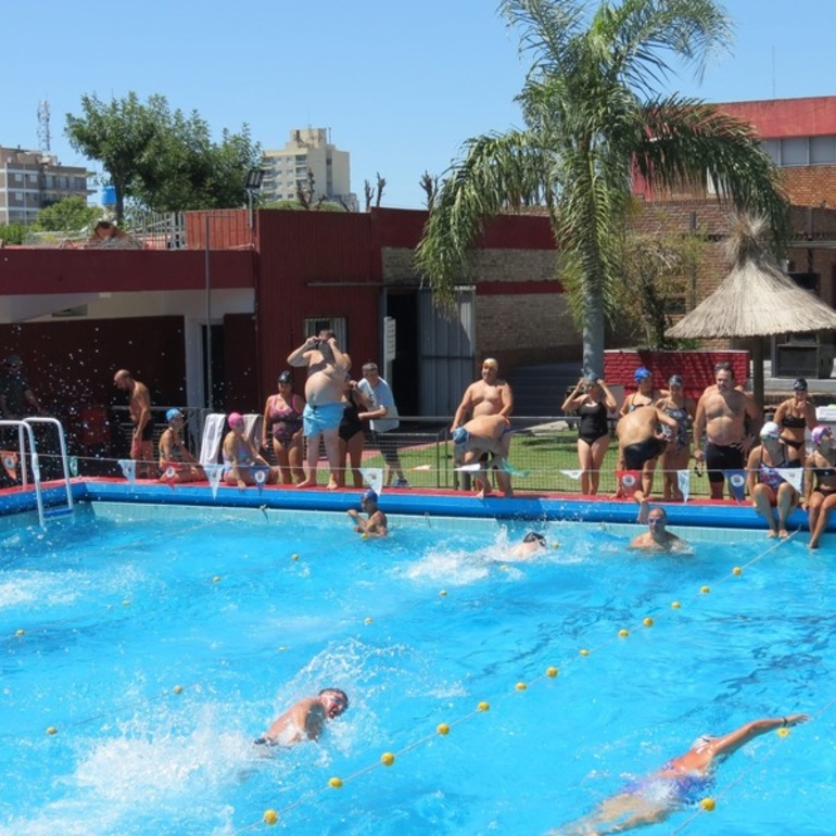 Imagen de Hora de Nado en Talleres con representantes de clubes locales