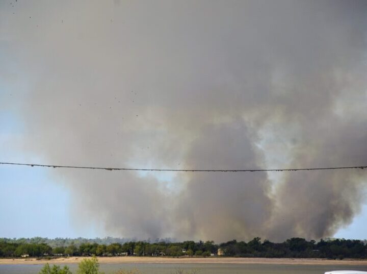 Imagen de Alerta ambiental: el fuego arras&oacute; m&aacute;s de 400 hect&aacute;reas en las islas frente a Rosario