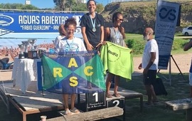 Imagen de Mariela Romagnoli del Rowing Club, obtuvo buenos resultados en una carrera de nataci&oacute;n en Ramallo