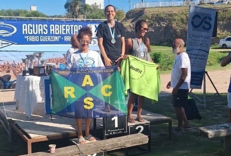 Imagen de Mariela Romagnoli del Rowing Club, obtuvo buenos resultados en una carrera de nataci&oacute;n en Ramallo