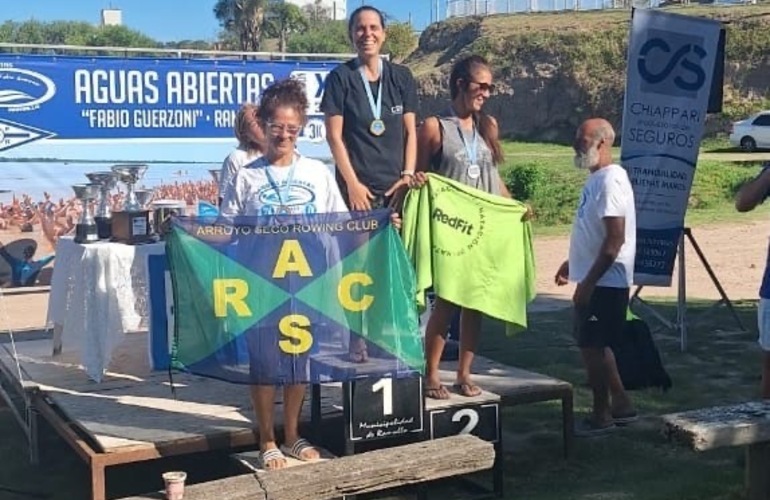 Imagen de Mariela Romagnoli del Rowing Club, obtuvo buenos resultados en una carrera de nataci&oacute;n en Ramallo
