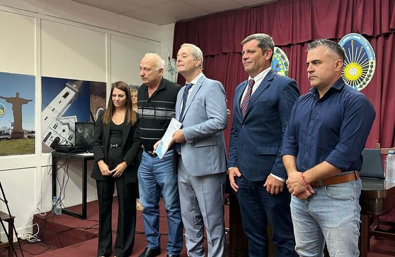 Juli&aacute;n Polinesi y Dami&aacute;n Salinas no participaron de la foto.