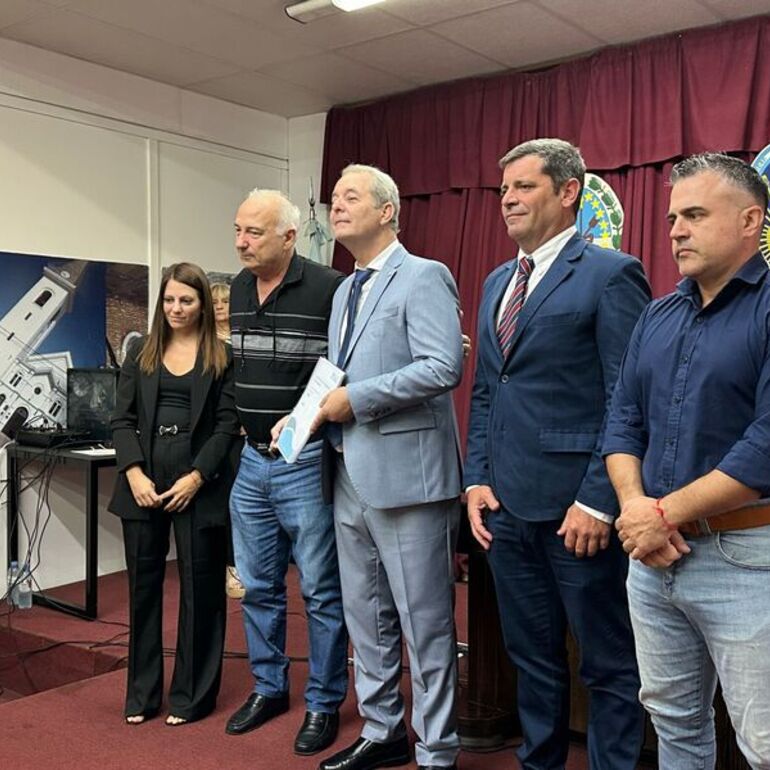 Juli&aacute;n Polinesi y Dami&aacute;n Salinas no participaron de la foto.