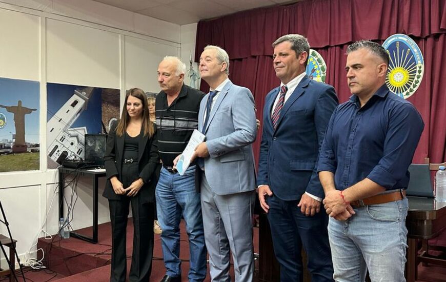 Juli&aacute;n Polinesi y Dami&aacute;n Salinas no participaron de la foto.