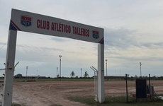 Imagen de La construcci&oacute;n de la nueva cancha de hockey de c&eacute;sped sint&eacute;tico de Talleres est&aacute; en su etapa final