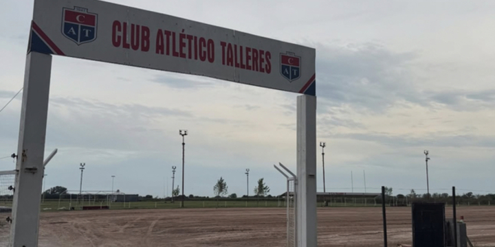 Imagen de La construcci&oacute;n de la nueva cancha de hockey de c&eacute;sped sint&eacute;tico de Talleres est&aacute; en su etapa final