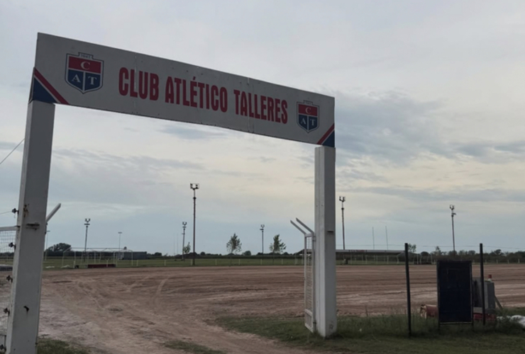 Imagen de La construcci&oacute;n de la nueva cancha de hockey de c&eacute;sped sint&eacute;tico de Talleres est&aacute; en su etapa final