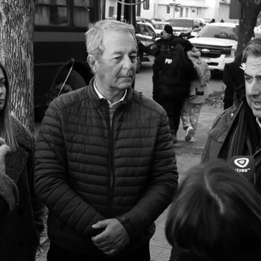 Tonelli y Martini durante �el show� del traslado. Archivo junio 2025