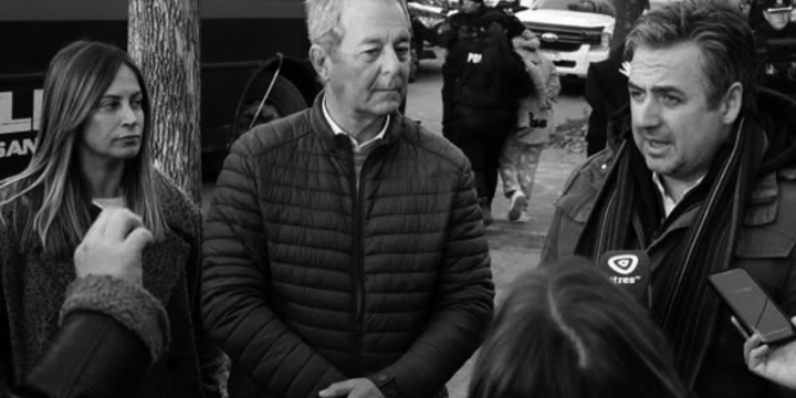 Tonelli y Martini durante �el show� del traslado. Archivo junio 2025