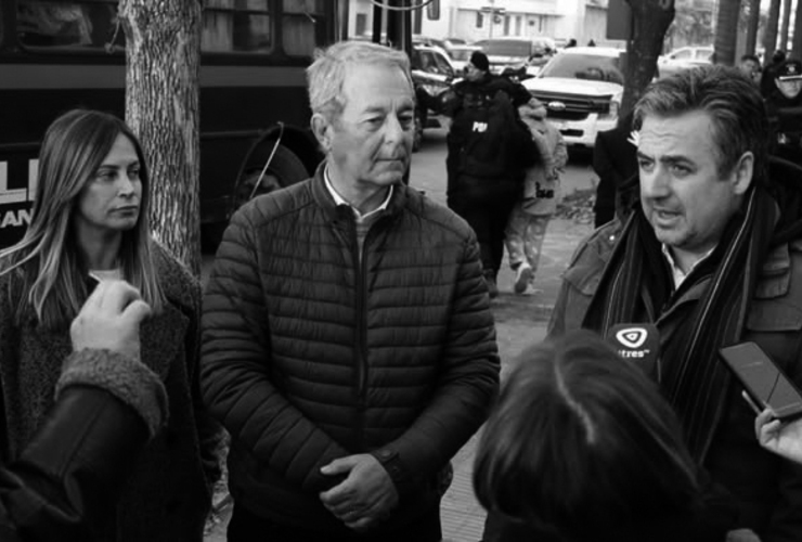 Tonelli y Martini durante �el show� del traslado. Archivo junio 2025