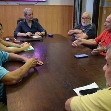 El encuentro tuvo lugar en el despacho del jefe municipal.