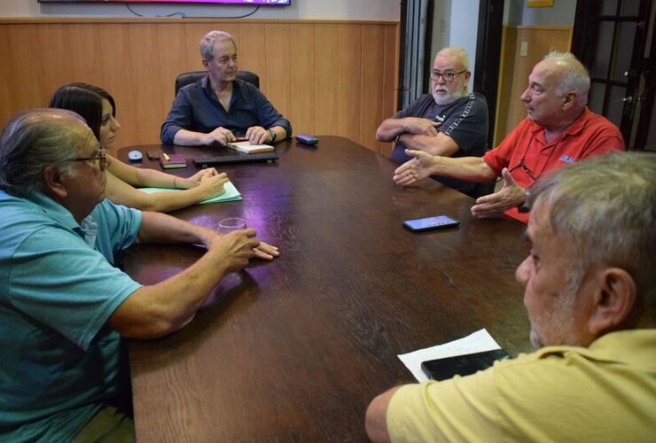 El encuentro tuvo lugar en el despacho del jefe municipal.