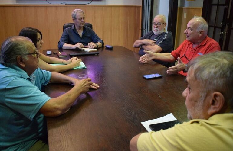 El encuentro tuvo lugar en el despacho del jefe municipal.