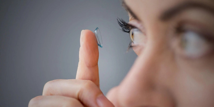 Imagen de Alerta sanitaria: ANMAT prohibi&oacute; la venta de una marca de lentes de contacto y soluci&oacute;n salina en todo el pa&iacute;s