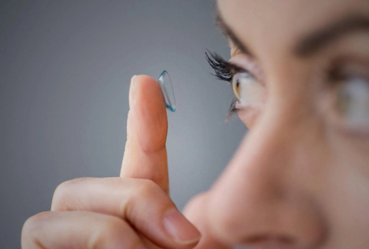 Imagen de Alerta sanitaria: ANMAT prohibi&oacute; la venta de una marca de lentes de contacto y soluci&oacute;n salina en todo el pa&iacute;s