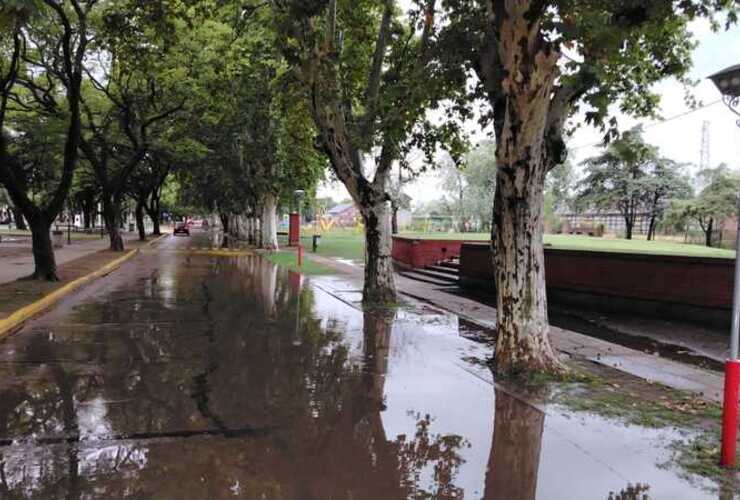 Imagen de Con 18 mm de lluvia, el Bv. Mansueto Maiorano volvi&oacute; a inundarse