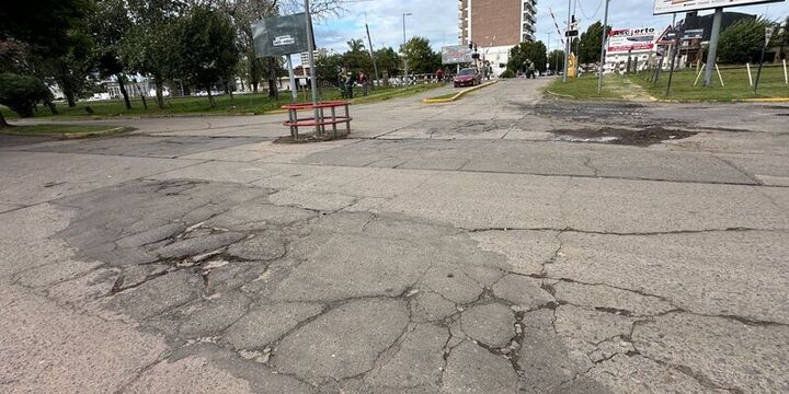Imagen de Vecinos denuncian el "estado de abandono" del cruce de Independencia y Libertad