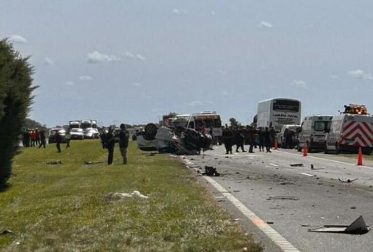 Imagen de Tragedia en la autopista Rosario-Santa Fe: dos muertos y varios heridos tras un choque fatal en Oliveros Imagen de Tragedia en la autopista Rosario-Santa Fe: dos muertos y varios heridos tras un choque fatal en Oliveros
