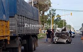 Imagen de Siniestro vial en Ruta 21: Fuerte choque entre un cami&oacute;n y un autom&oacute;vil a la altura de Tecnolagos
