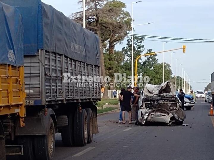 Imagen de Siniestro vial en Ruta 21: Fuerte choque entre un cami&oacute;n y un autom&oacute;vil a la altura de Tecnolagos