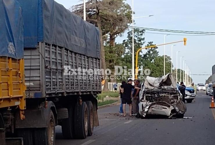 Imagen de Siniestro vial en Ruta 21: Fuerte choque entre un cami&oacute;n y un autom&oacute;vil a la altura de Tecnolagos