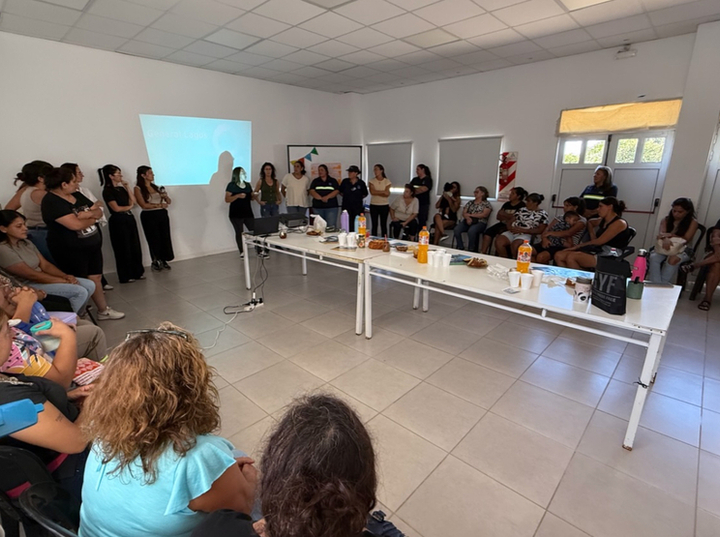 Imagen de Charla abierta y merienda por el '8M' en el CIC