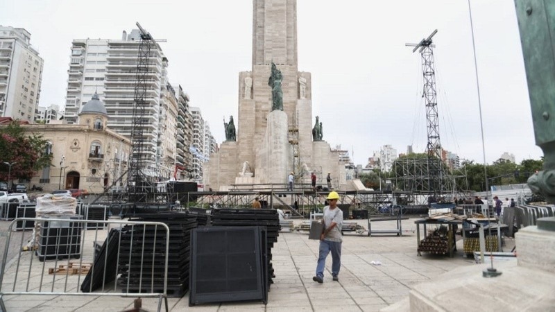 Comenz&oacute; el armado del escenario de Fito P&aacute;ez.