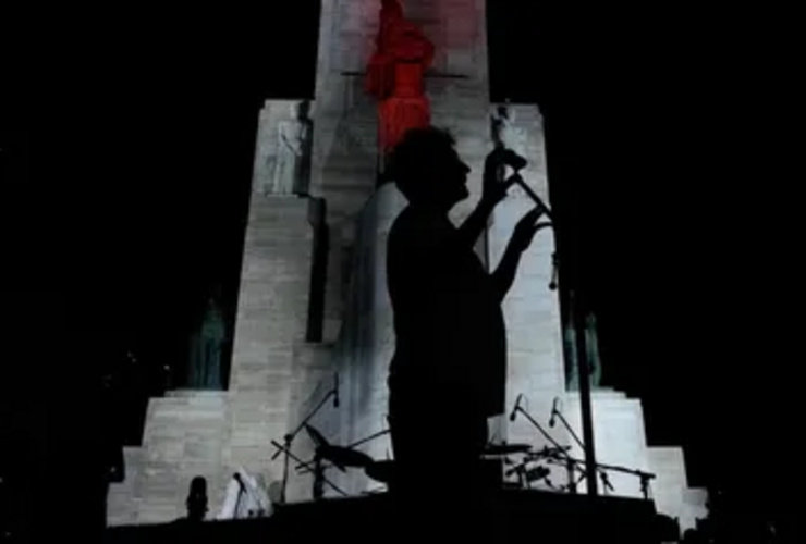 Imagen de Fervor en el Monumento: Rosario vive la cuenta regresiva para el hist&oacute;rico show de Fito P&aacute;ez