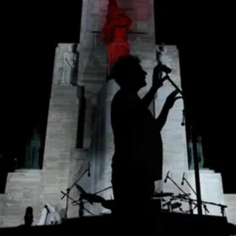 Imagen de Fervor en el Monumento: Rosario vive la cuenta regresiva para el hist&oacute;rico show de Fito P&aacute;ez