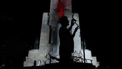 Imagen de Fervor en el Monumento: Rosario vive la cuenta regresiva para el hist&oacute;rico show de Fito P&aacute;ez