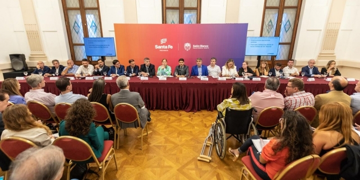 Imagen de Pullaro re&uacute;ne a su gabinete en Santa Fe: cumbre interministerial para definir el rumbo de la gesti&oacute;n