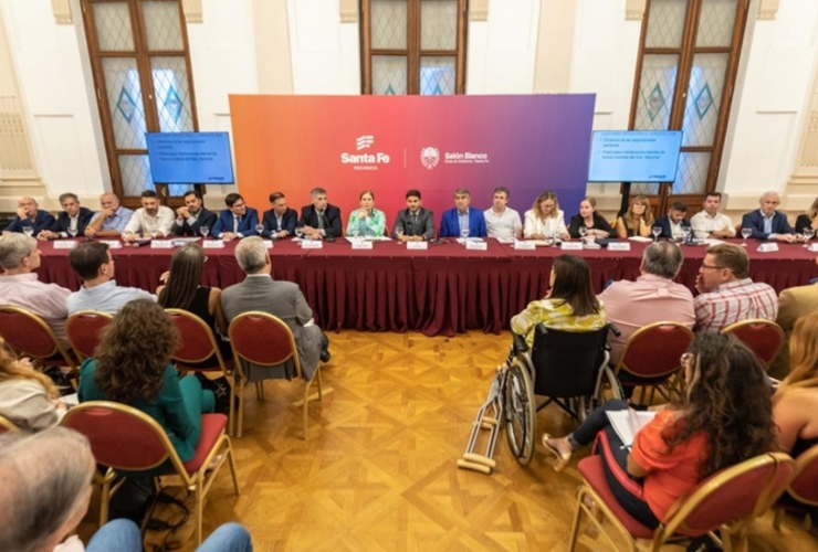 Imagen de Pullaro re&uacute;ne a su gabinete en Santa Fe: cumbre interministerial para definir el rumbo de la gesti&oacute;n