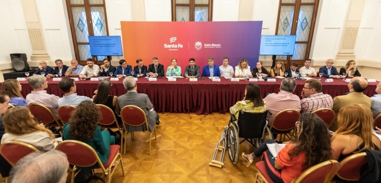 Imagen de Pullaro re&uacute;ne a su gabinete en Santa Fe: cumbre interministerial para definir el rumbo de la gesti&oacute;n