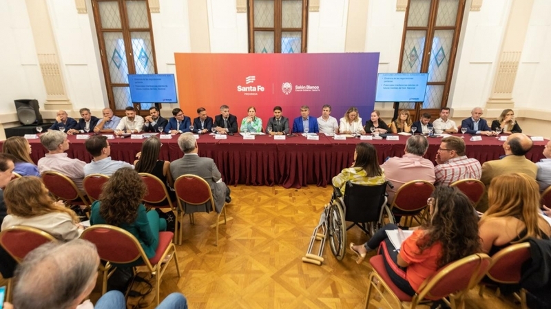 Imagen de Pullaro re&uacute;ne a su gabinete en Santa Fe: cumbre interministerial para definir el rumbo de la gesti&oacute;n