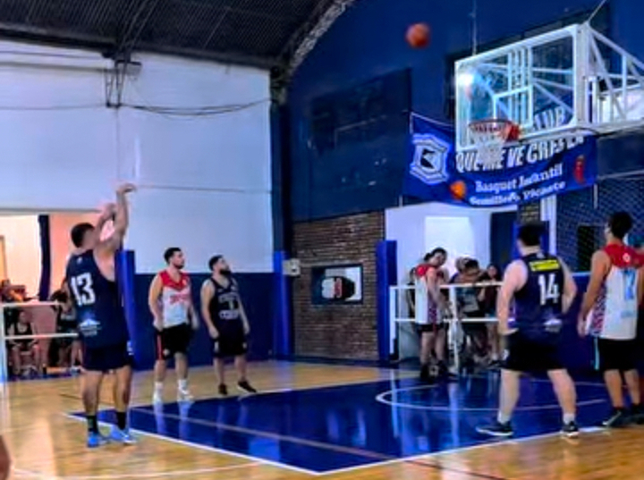 Imagen de B&aacute;squet: Athletic gan&oacute; de local ante Tiro Suizo en Primera C